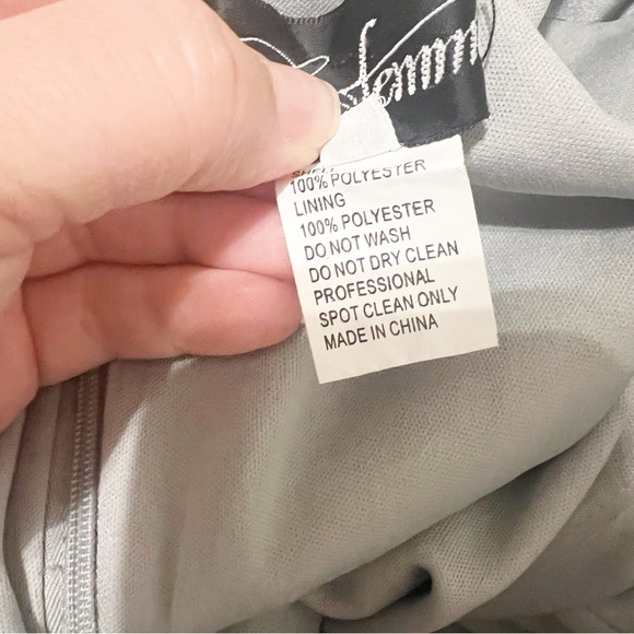 La Femme One Shoulder Ruched Gown
Dress Long Flormal Silver Women's Size 8 - Picture 4 of 7